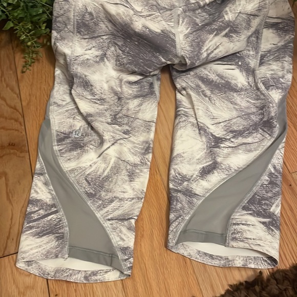 Lululemon crop tights - Picture 3 of 4